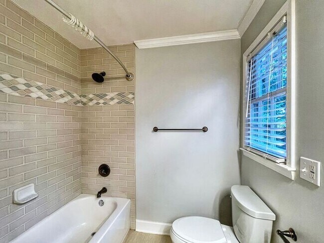Building Photo - 811 Mitsy Ridge Dr