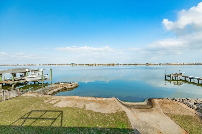 Building Photo - 7204 Avenue N 1/2 Rear