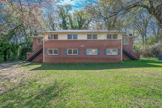 Building Photo - 2 Bed / 1 Bath Bottom Unit Duplex Convenient Spartanburg Location with Modern Features $1000/mo rent