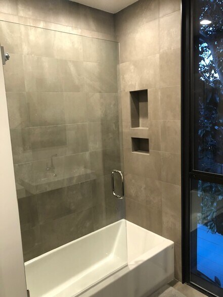 Primary shower - 1282 S Cloverdale Ave