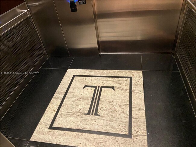 Building Photo - 16001 Collins Ave