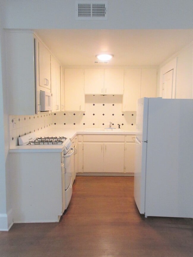 Building Photo - 709 Texas Ave