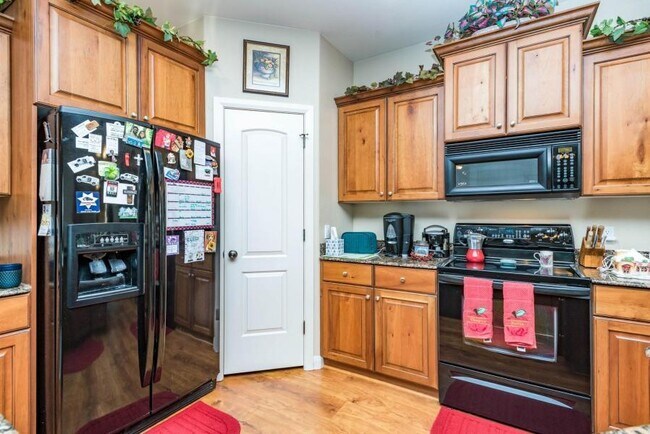 Building Photo - 3 Bedroom Home In South Pointe Subdivision...