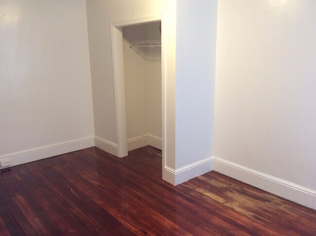 Building Photo - 3 bedroom apartment in York City SD