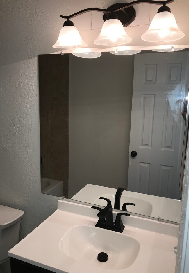 2nd bath - 5845 Willow Leaf Ct