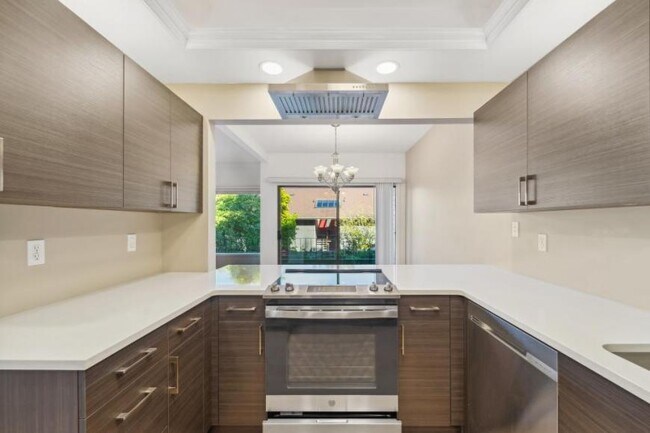 Building Photo - 2 bedroom in Seattle WA 98109