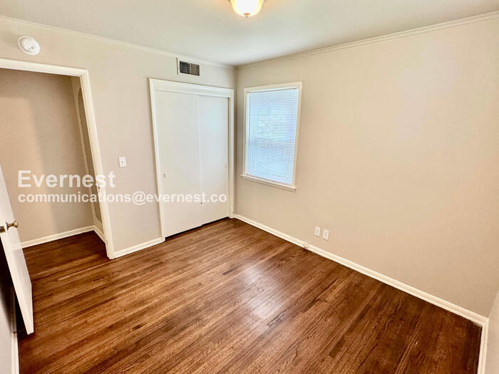 Building Photo - 5764 E 24th St