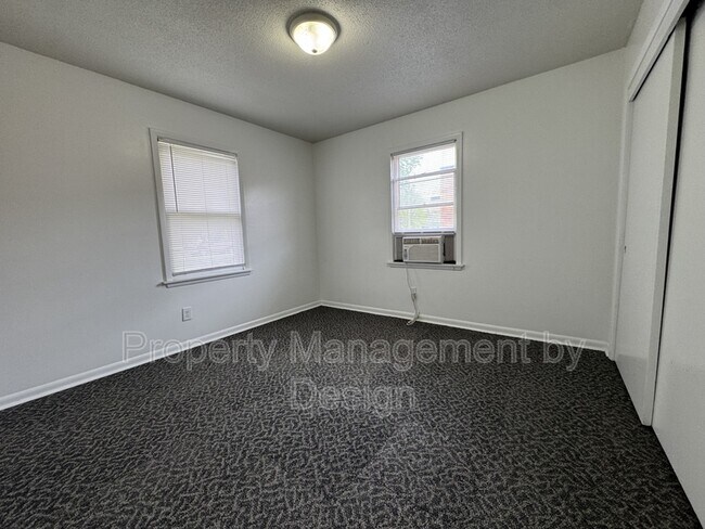 Building Photo - 1039 5th St