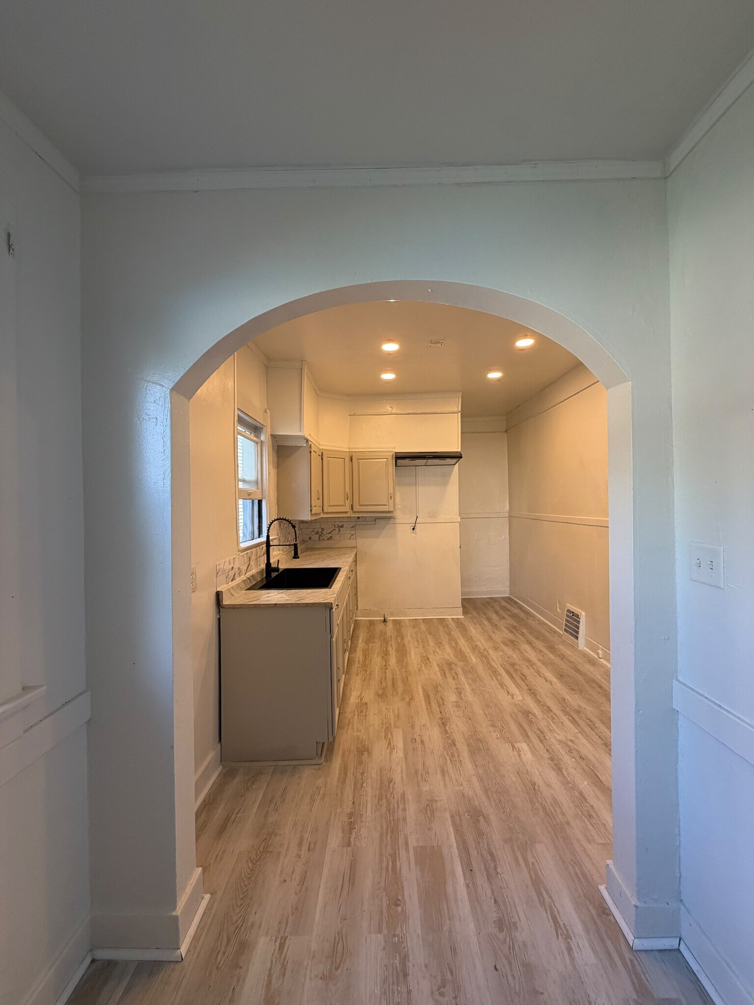 Building Photo - 3337 Parkwood Ave
