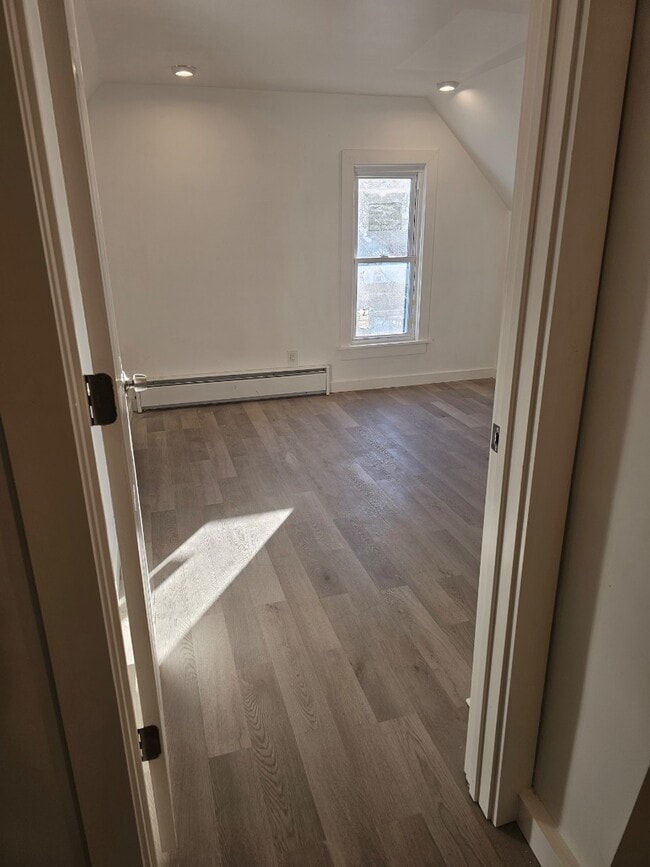 Building Photo - 210 Baldwin St