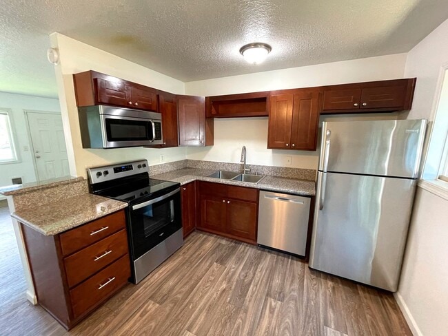 Building Photo - Fantastic 1 Bedroom Apartment in St Johns with Updated Kitchen