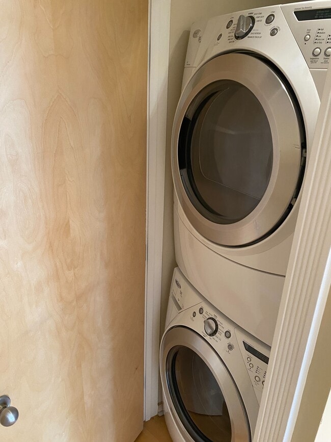 In-Suite Front Load Washer/Dryer - 2222 Detroit Ave