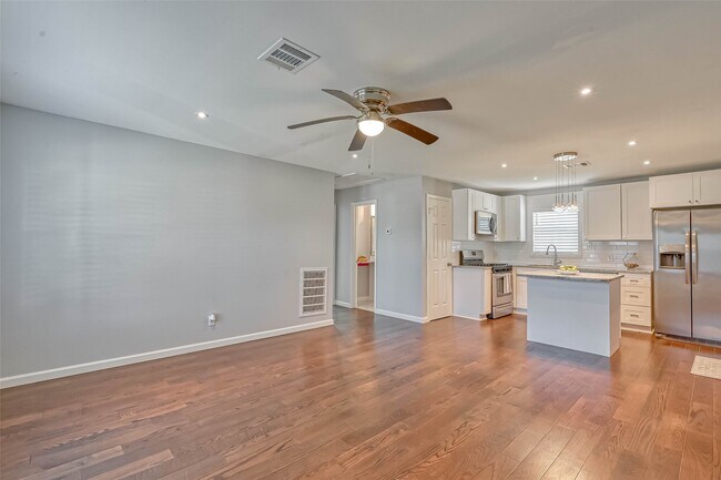 Building Photo - 3818 Noah St