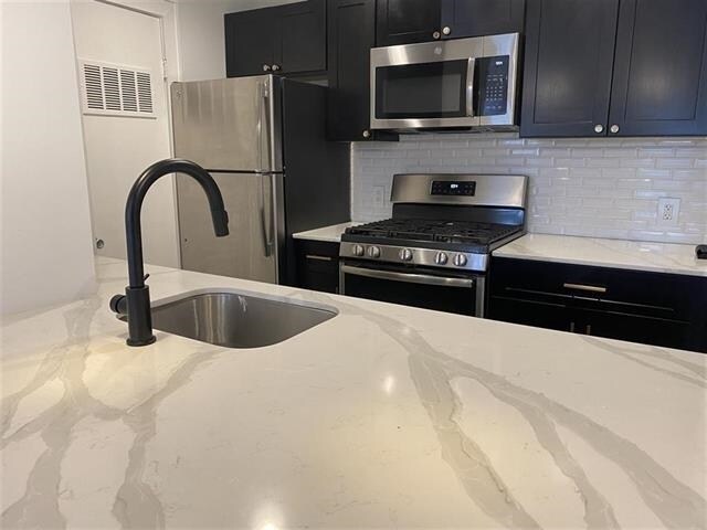 Building Photo - 1024 Clinton St