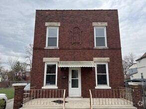Building Photo - 180 E 23rd St