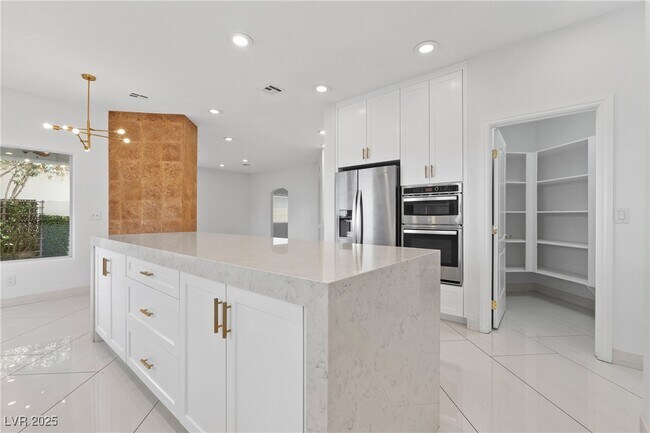 Building Photo - 3004 Sun Lake Dr