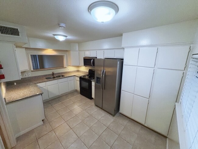 Building Photo - 2210 Dorrington St