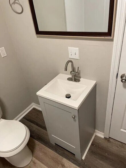 Building Photo - 615 Arthur St