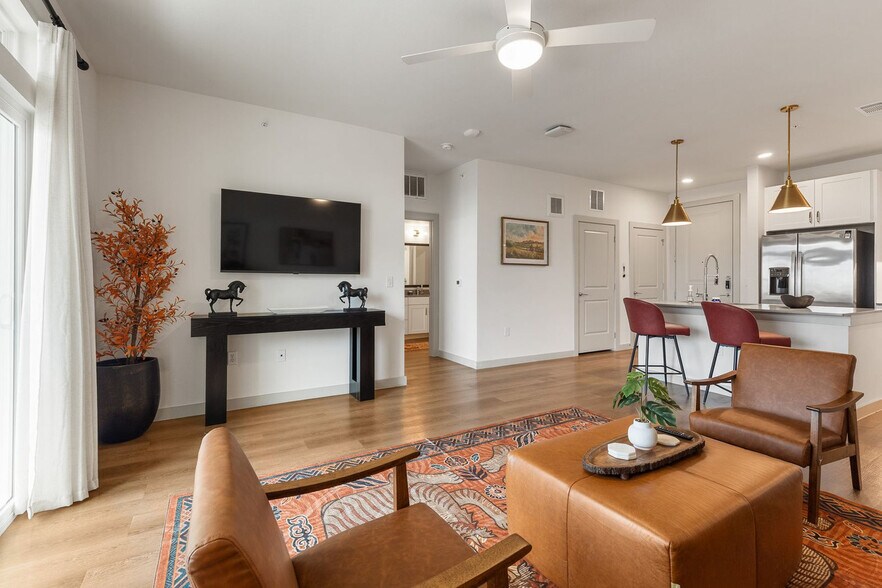 Building Photo - 1301 Leah Ave