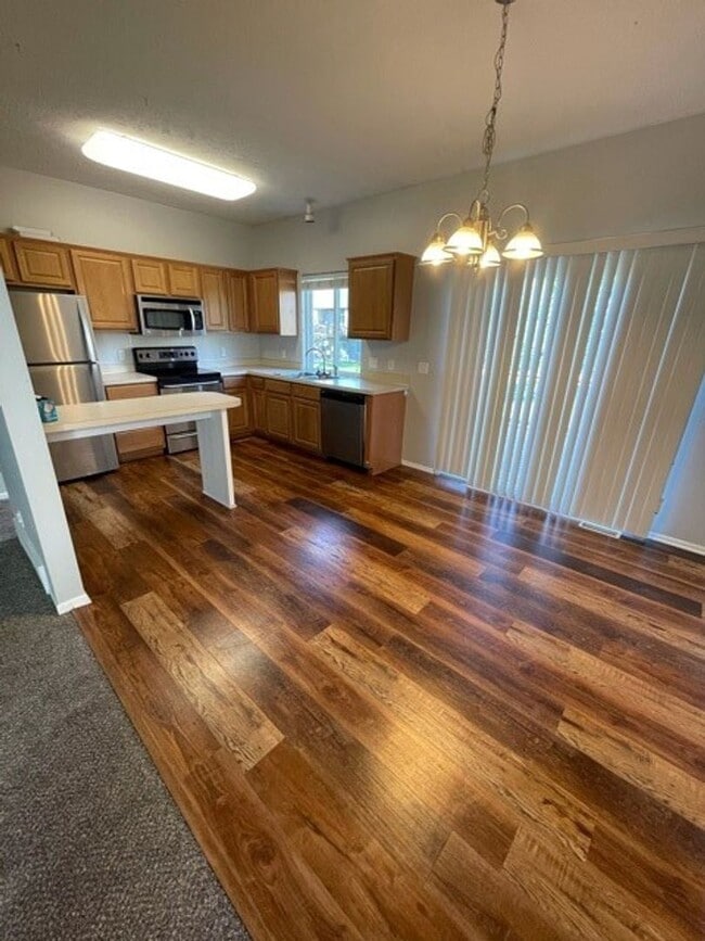 Building Photo - Beautifully Updated Papillion Townhome Nea...