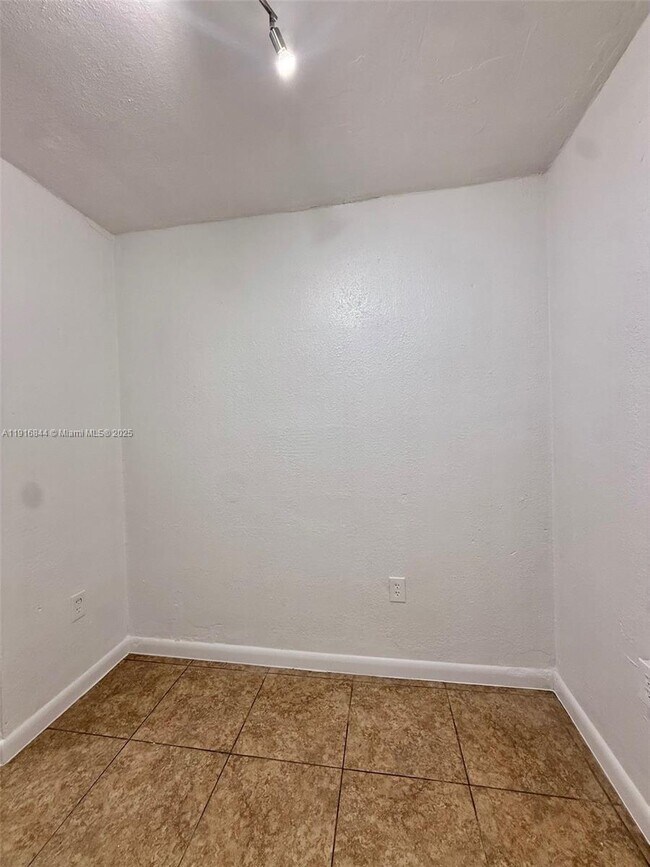 Building Photo - 10 NW 77th St