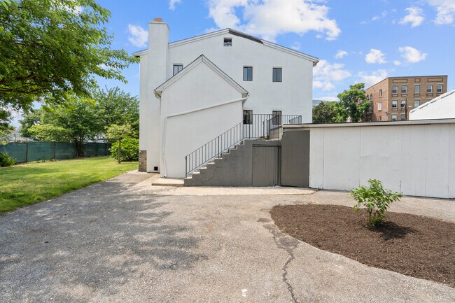 Building Photo - 784 Atlantic St