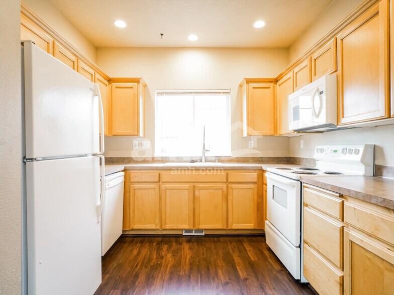 Building Photo - 3856 Oranda St