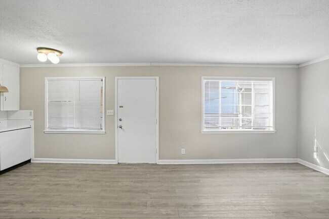 Building Photo - 1644 S Knoxville Ave