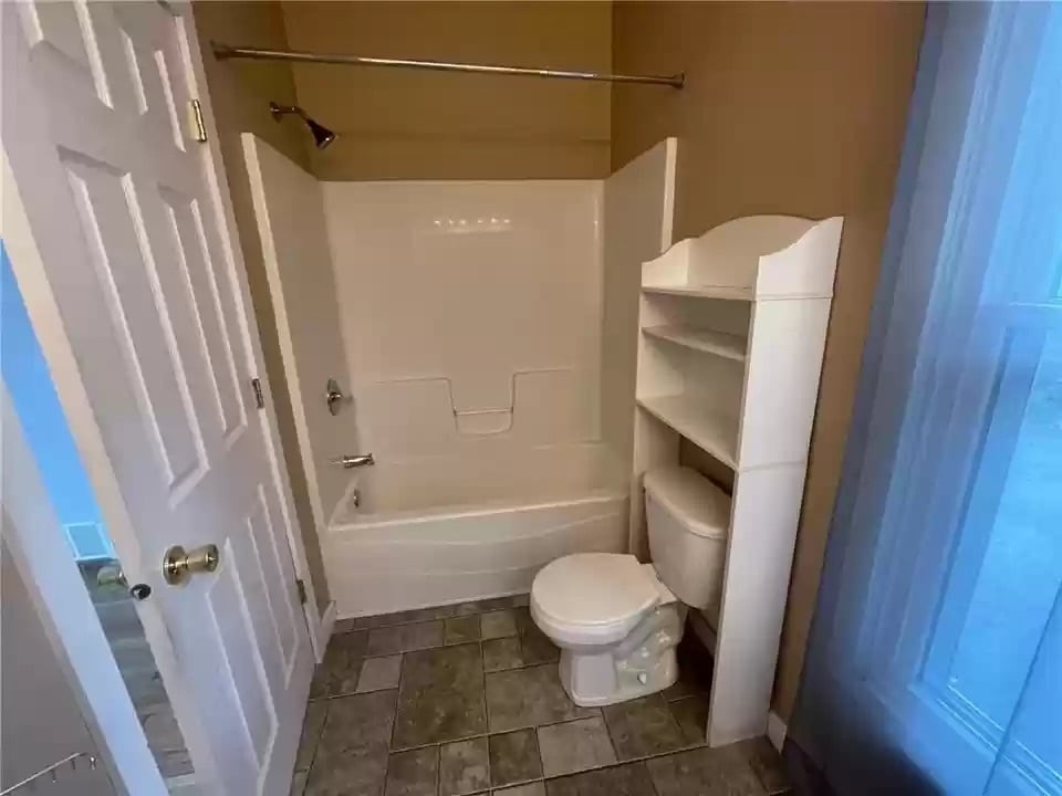 Main Floor Bath - 125 10th Ave SE