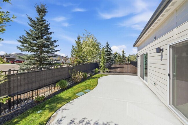 Building Photo - Heart of Eagle 3 Bed 2.5 Bath