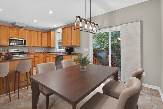 Building Photo - 7047 Water Oak Rd