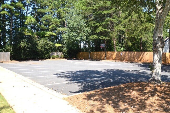 Building Photo - 2021 Crestview Way