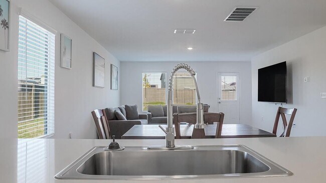 Building Photo - 2400 Willkomen Wy