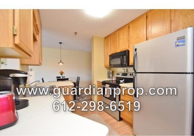 Building Photo - Rosemount Townhouse Available September 1,...