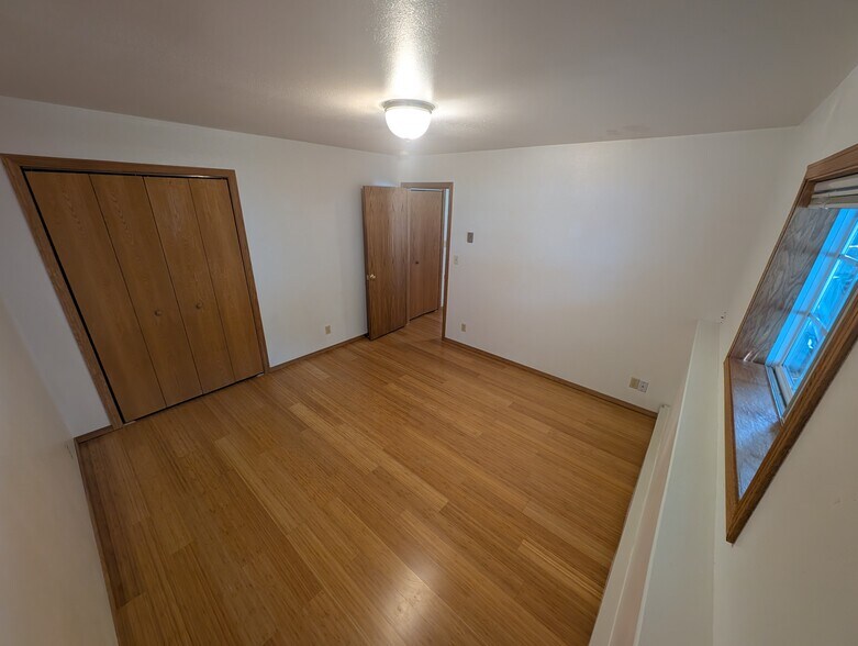 Bedroom with built-in closet - 106 Spruce Ct