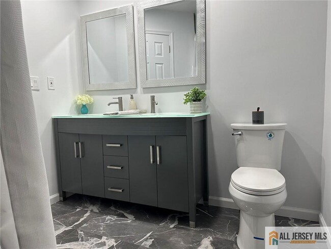 Building Photo - 16 Gerard Pl