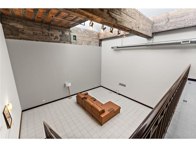 Building Photo - 214 4th St E