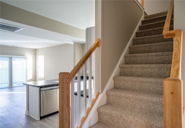 Building Photo - 69 Allandale Dr