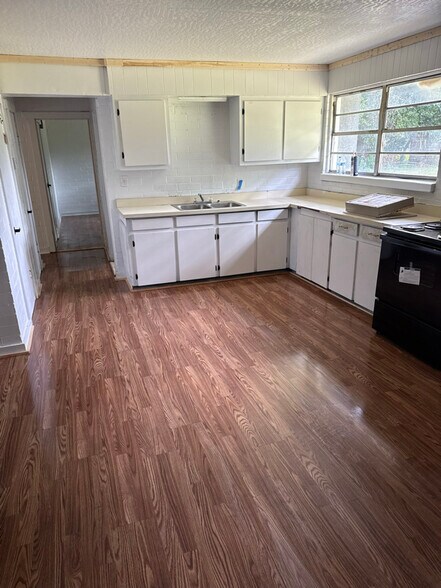 Building Photo - 404 Cobb Ave