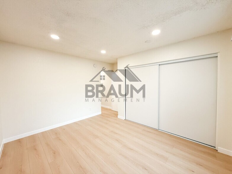 Building Photo - 4636 Laurel Canyon Blvd