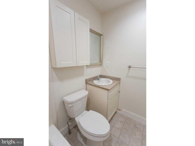 Building Photo - 413 S 11th St