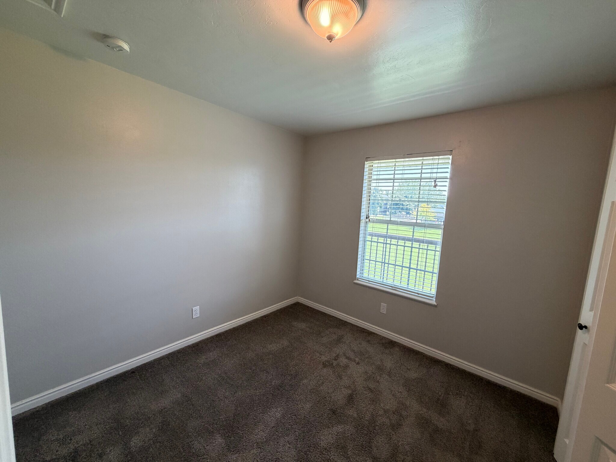Building Photo - 150 E 1460 S