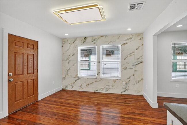 Building Photo - 2825 Cherry St