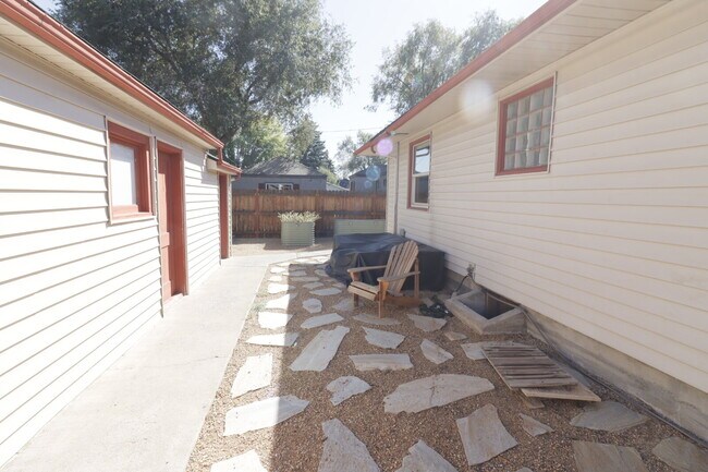 Building Photo - Charming 2 Bed / 1 Bath Home in Redmond!