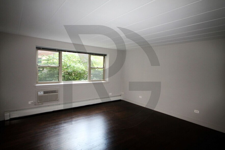 Building Photo - 6119 N Kenmore Ave
