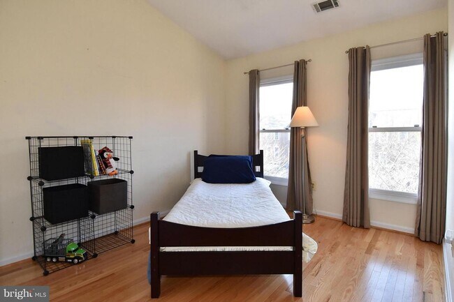 Building Photo - 1553 Templeton Pl