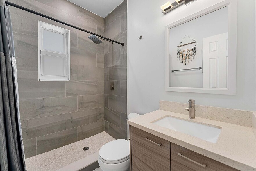 Building Photo - 2227 Cody St