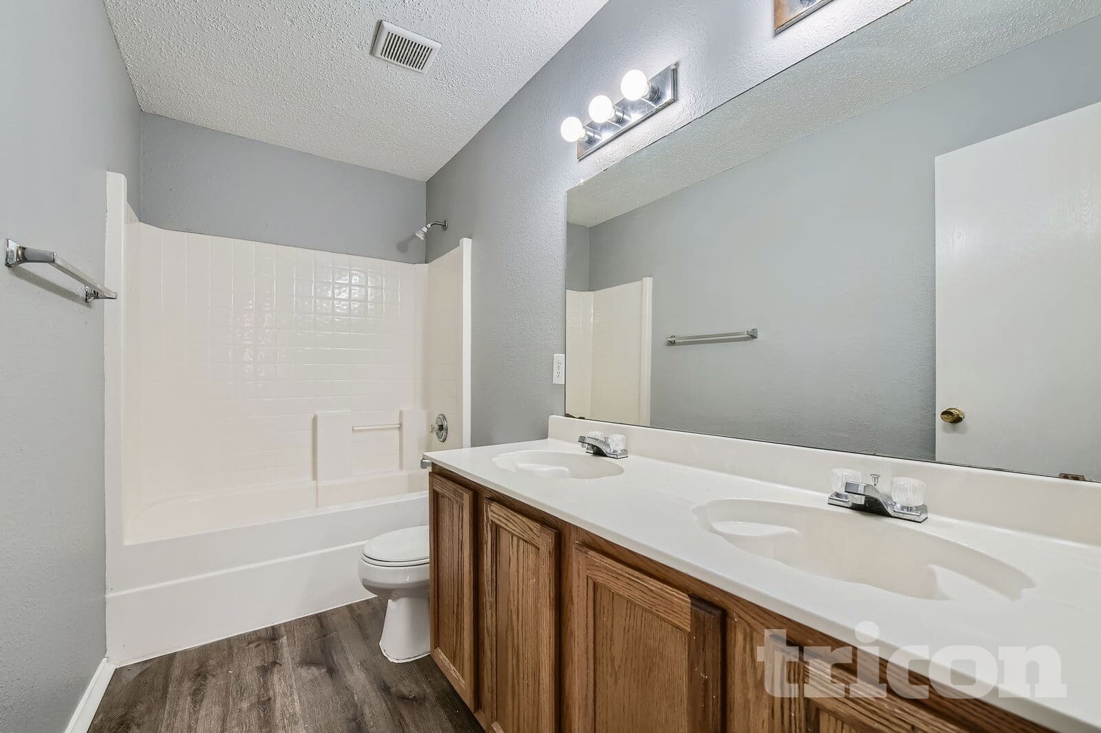 Building Photo - 3040 Clemente Dr