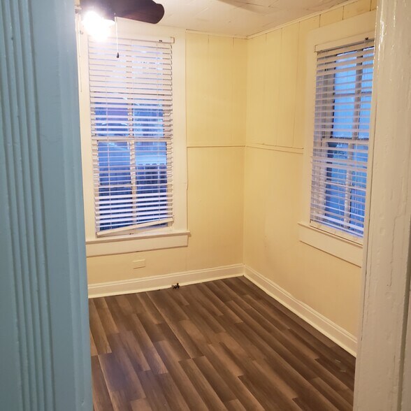 Building Photo - 716 N Main St