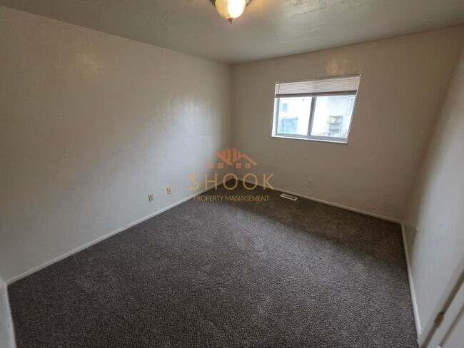 Building Photo - 1406/1408 Broadway St